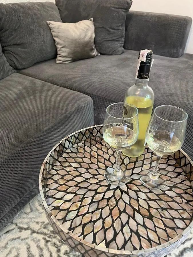 Secret Garden Krakow - Wonderful City Centre Apartment - Ground Floor - Quiet Location Πολωνία